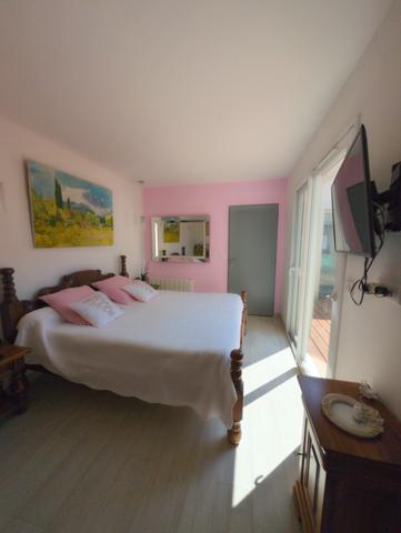 ENTRAIGUES-SUR-LA-SORGUE – MAISON DE PLAIN-PIED AVEC PISCINE