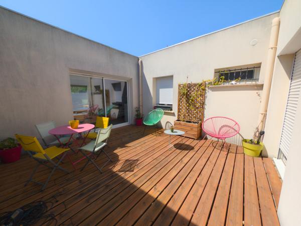 ENTRAIGUES-SUR-LA-SORGUE – MAISON DE PLAIN-PIED AVEC PISCINE