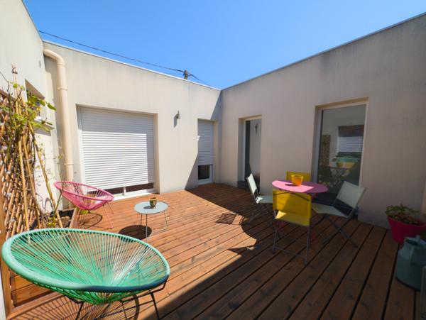ENTRAIGUES-SUR-LA-SORGUE – MAISON DE PLAIN-PIED AVEC PISCINE