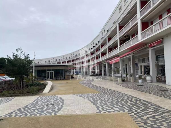 ROYAN FRONT DE MER - MURS COMMERCIAUX