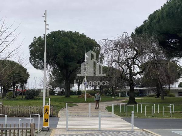 ROYAN FRONT DE MER - MURS COMMERCIAUX