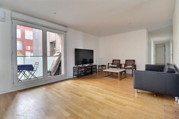 4 pièces traversant, balcon  2 parkings, à deux pas des transports et du Campus Condorcet