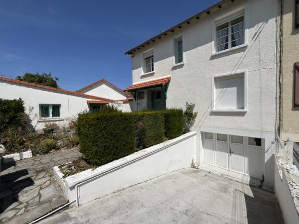MAISON DE VILLE 4 CHAMBRES AVEC JARDIN ET GARAGE A POITIERS OUEST