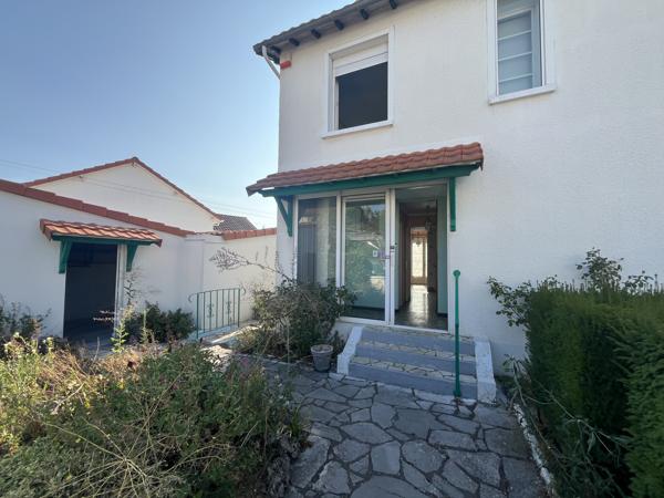 MAISON DE VILLE 4 CHAMBRES AVEC JARDIN ET GARAGE A POITIERS OUEST