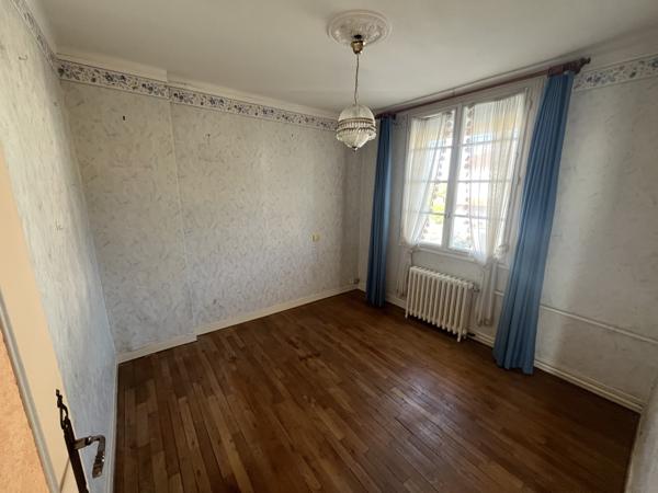 MAISON DE VILLE 4 CHAMBRES AVEC JARDIN ET GARAGE A POITIERS OUEST