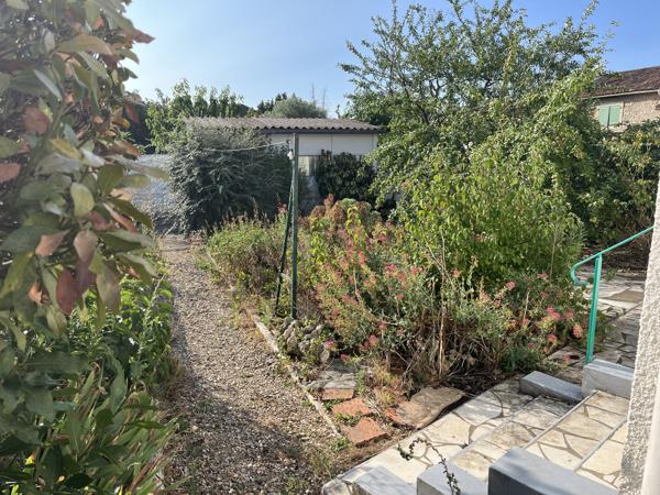 MAISON DE VILLE 4 CHAMBRES AVEC JARDIN ET GARAGE A POITIERS OUEST