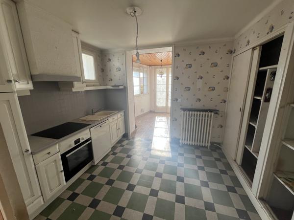 MAISON DE VILLE 4 CHAMBRES AVEC JARDIN ET GARAGE A POITIERS OUEST