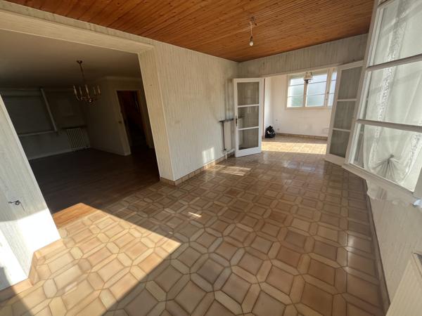 MAISON DE VILLE 4 CHAMBRES AVEC JARDIN ET GARAGE A POITIERS OUEST