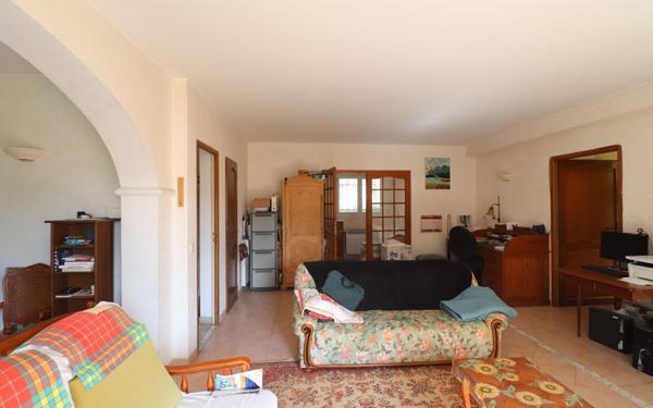 Maison à vendre    7 pièces • 245 m2 Contes