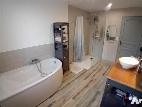 BRETTE-LES-PINS, très belle et très agréable maison de 3 chambres dont 2 en plain-pied