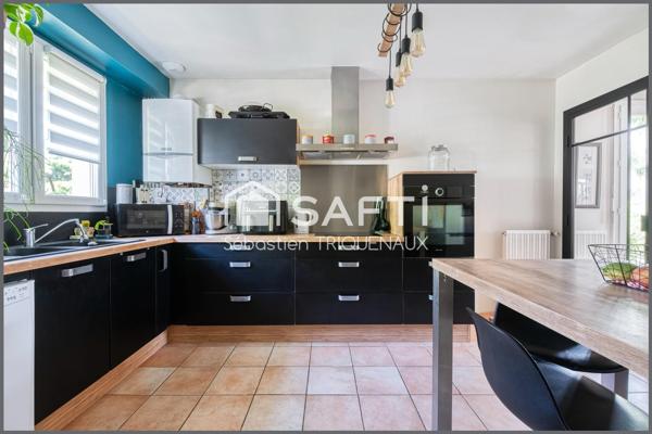 MAISON RENOVEE MONTREUIL JUIGNE, 4 CHAMBRES