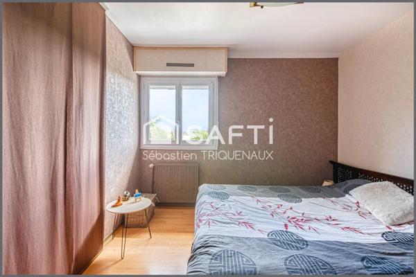 MAISON RENOVEE MONTREUIL JUIGNE, 4 CHAMBRES
