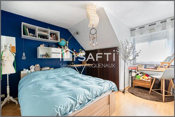 MAISON RENOVEE MONTREUIL JUIGNE, 4 CHAMBRES