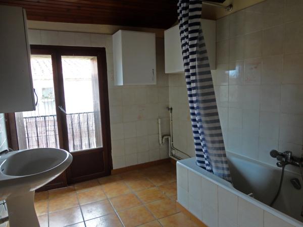 Dpt Pyrénées Orientales (66), à vendre ESPIRA DE L'AGLY immeuble de 202 m² avec 2 T3 un garage et une cour