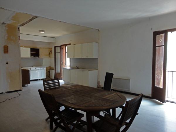 Dpt Pyrénées Orientales (66), à vendre ESPIRA DE L'AGLY immeuble de 202 m² avec 2 T3 un garage et une cour