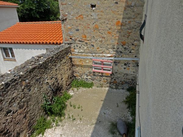 Dpt Pyrénées Orientales (66), à vendre ESPIRA DE L'AGLY immeuble de 202 m² avec 2 T3 un garage et une cour