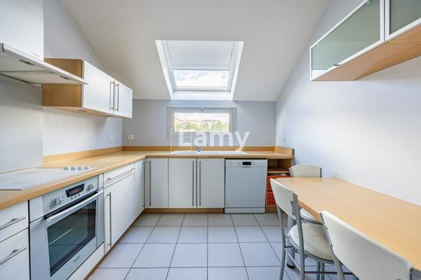 Dernier etage : appartement familial avec terrasse et parking