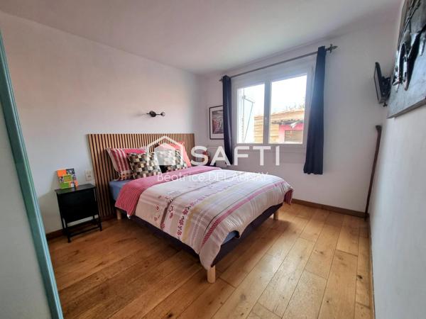 MAISON DE PLAIN-PIED, DEUX CHAMBRES ET GARAGE