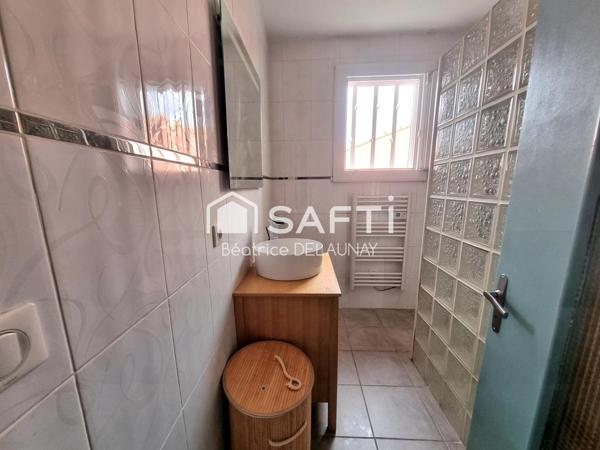 MAISON DE PLAIN-PIED, DEUX CHAMBRES ET GARAGE