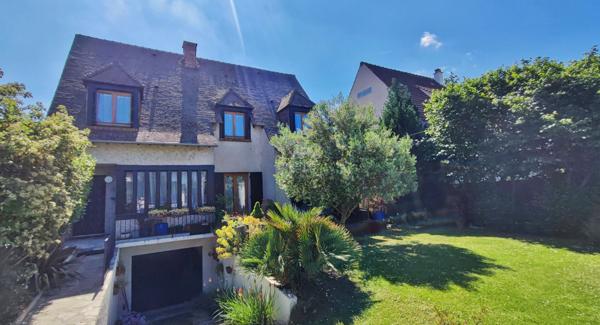 Le Plessis-Bouchard - Maison familiale de 155 m² habitables avec jolie jardin arboré dans un environnement calme! €580 000 ** - Référence 25-3860