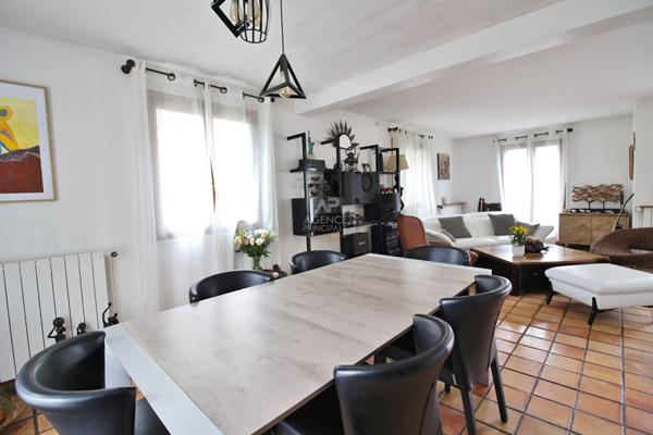 Le Plessis-Bouchard - Maison familiale de 155 m² habitables avec jolie jardin arboré dans un environnement calme! €580 000 ** - Référence 25-3860