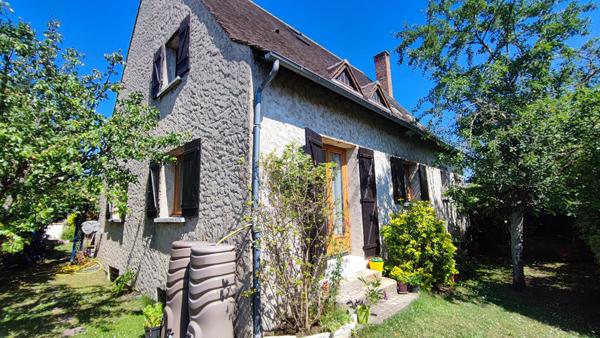 Le Plessis-Bouchard - Maison familiale de 155 m² habitables avec jolie jardin arboré dans un environnement calme! €580 000 ** - Référence 25-3860