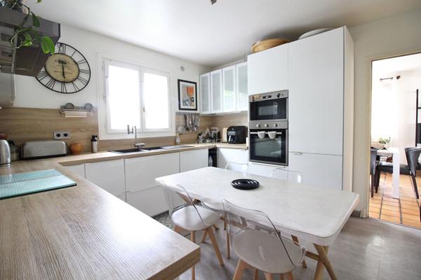 Le Plessis-Bouchard - Maison familiale de 155 m² habitables avec jolie jardin arboré dans un environnement calme! €580 000 ** - Référence 25-3860