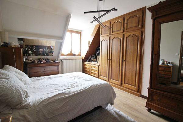 Le Plessis-Bouchard - Maison familiale de 155 m² habitables avec jolie jardin arboré dans un environnement calme! €580 000 ** - Référence 25-3860