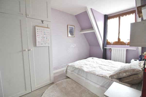 Le Plessis-Bouchard - Maison familiale de 155 m² habitables avec jolie jardin arboré dans un environnement calme! €580 000 ** - Référence 25-3860