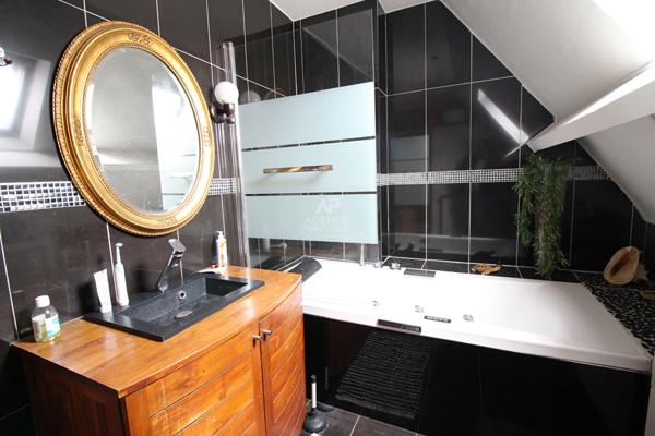 Le Plessis-Bouchard - Maison familiale de 155 m² habitables avec jolie jardin arboré dans un environnement calme! €580 000 ** - Référence 25-3860