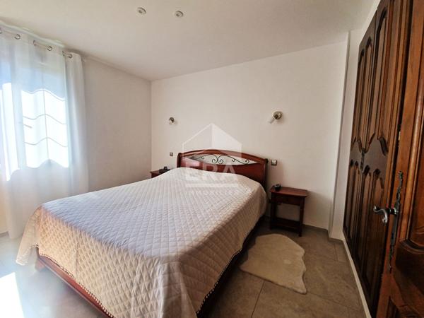 À vendre  Maison de plain-pied avec studio indépendant, piscine et prestations haut de gamme