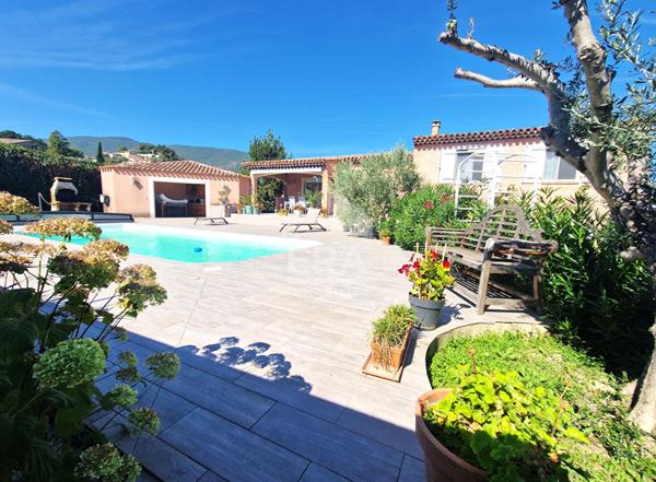À vendre  Maison de plain-pied avec studio indépendant, piscine et prestations haut de gamme