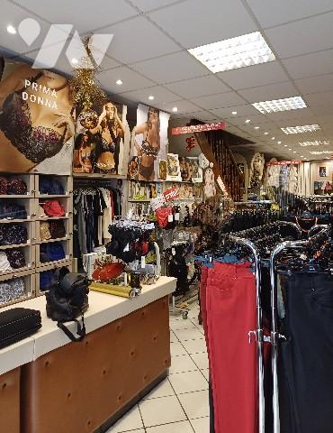 A DESVRES, IMMEUBLE à usage de commerce (prêt à porter  féminin et lingerie) et d'habitation.