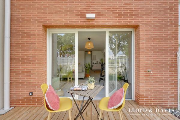 MAISON DE VILLE AVEC JARDIN & LOGIA