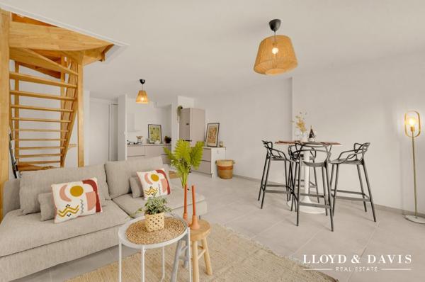 MAISON DE VILLE AVEC JARDIN & LOGIA