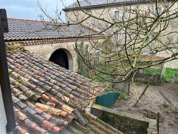 PROCHE DE NERAC DANS UN HAMEAU