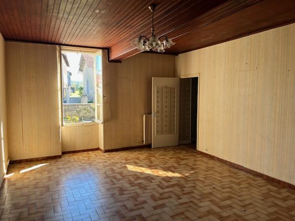 PROCHE DE NERAC DANS UN HAMEAU