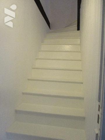 VOUZIERS, dans un immeuble en copropriété, un appartement de type F1 de 45 m² et 3 autres pièces