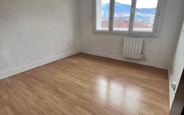 Appartement à louer    2 pièces •  Grenoble