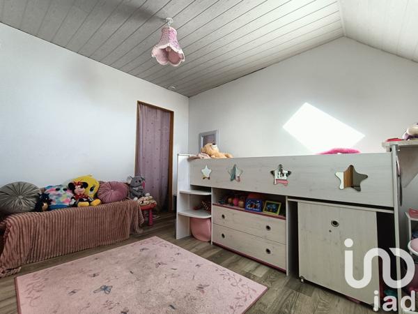 House for sale 4 rooms 99 m² Saint-Rémy-en-Rollat