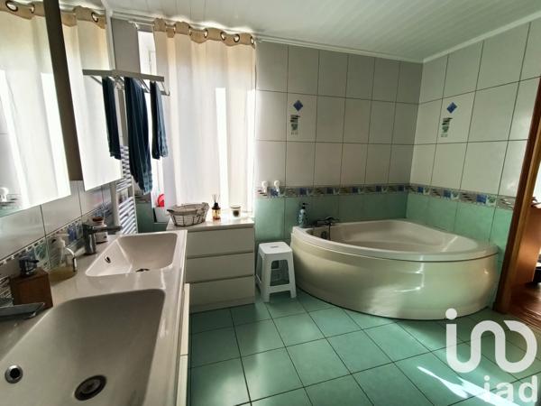 House for sale 4 rooms 99 m² Saint-Rémy-en-Rollat