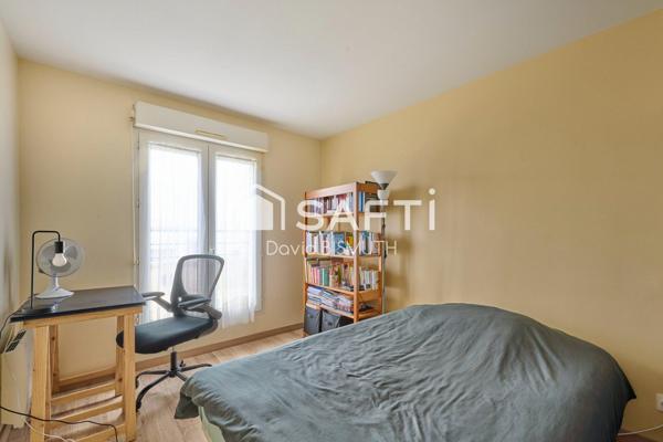 Appartement 3 pièces 2 chambres de 66 m2 avec Terrasse de 13 m2 Balcon de 8 m2 dernière étage avec Ascenseur Parking et Cave