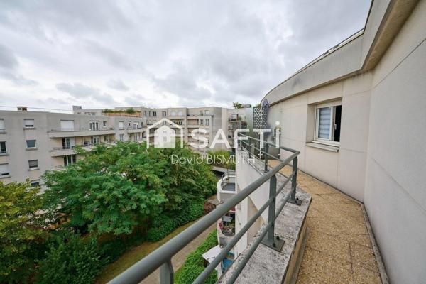 Appartement 3 pièces 2 chambres de 66 m2 avec Terrasse de 13 m2 Balcon de 8 m2 dernière étage avec Ascenseur Parking et Cave