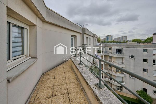 Appartement 3 pièces 2 chambres de 66 m2 avec Terrasse de 13 m2 Balcon de 8 m2 dernière étage avec Ascenseur Parking et Cave
