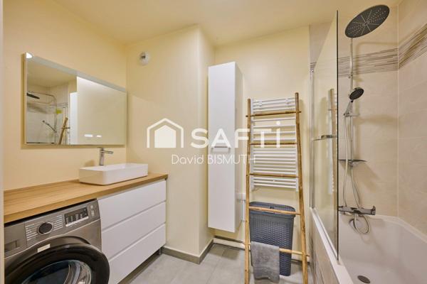 Appartement 3 pièces 2 chambres de 66 m2 avec Terrasse de 13 m2 Balcon de 8 m2 dernière étage avec Ascenseur Parking et Cave