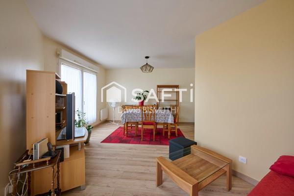 Appartement 3 pièces 2 chambres de 66 m2 avec Terrasse de 13 m2 Balcon de 8 m2 dernière étage avec Ascenseur Parking et Cave