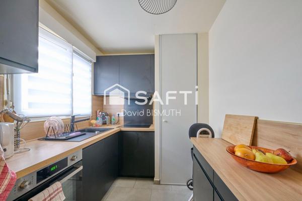 Appartement 3 pièces 2 chambres de 66 m2 avec Terrasse de 13 m2 Balcon de 8 m2 dernière étage avec Ascenseur Parking et Cave