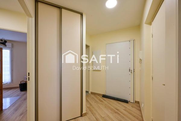 Appartement 3 pièces 2 chambres de 66 m2 avec Terrasse de 13 m2 Balcon de 8 m2 dernière étage avec Ascenseur Parking et Cave