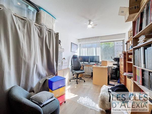 Appartement T4 traversant et lumineux de 82 m² avec balcon, garage et cave – Résidence sécurisée avec ascenseur