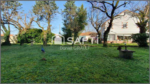 Charmante maison en pierre et brique, beau terrain avec un puit, garage